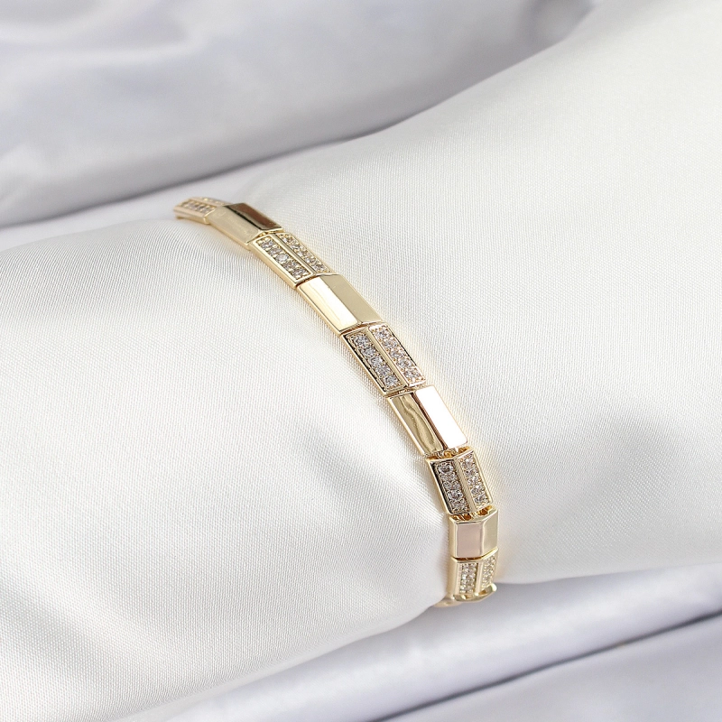 Pirinç Dikdörtgen Model Zirkon Taşlı Gold Renk VİP Seri Kadın Bileklik