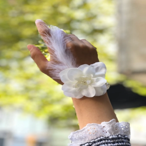 Bride to be Nedime Gelin Bilekliği Tüy ve İnci Boncuk Detaylı Beyaz Renkli Bekarlığa Veda Partisi Bilekliği 10