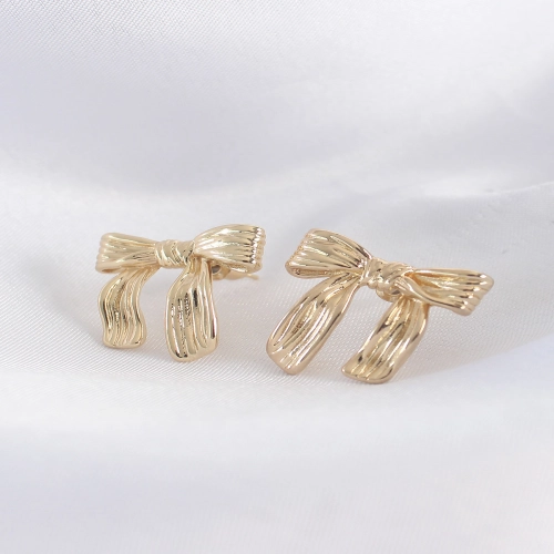 Pirinç Gold Renk Çizgi Detay Fiyonk Küpe