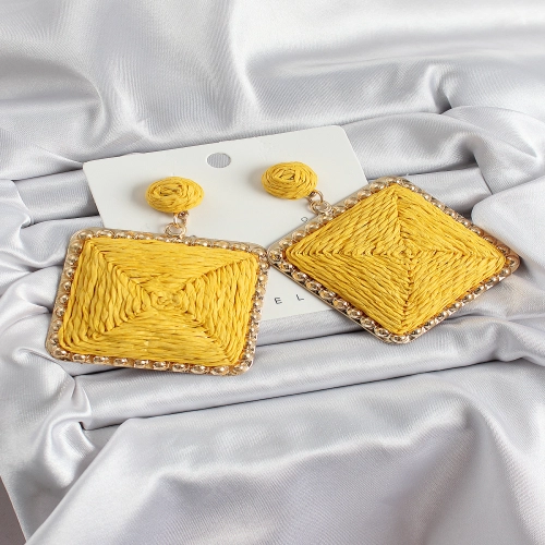 Sarı Kare Figürlü Hasır Örgü Model Gold Renk Kadın Küpe