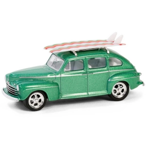 Greenlight 1/64 The Hobby Shop Series 16 - 1946 Ford Fordor Super Deluxe Green Metallic with White Interi[K