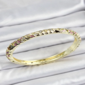 Mineli Pirinç Gold Renk Pembe Çiçek Desen Motifli Kadın Kelepçe