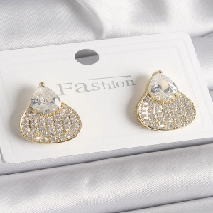 Pirinç Gold Renk Zirkon Taşlı Damla Model Kadın Küpe