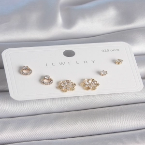 Pirinç Gold Renk Zirkon Taşlı Kar Tanesi Model 925 Ayar Gümüş Çivi Kadın Küpe Seti