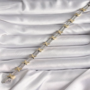 Pirinç Gümüş Renk Zirkon Taşlı Gold Xoxo Model VIP Seri Kadın Bileklik